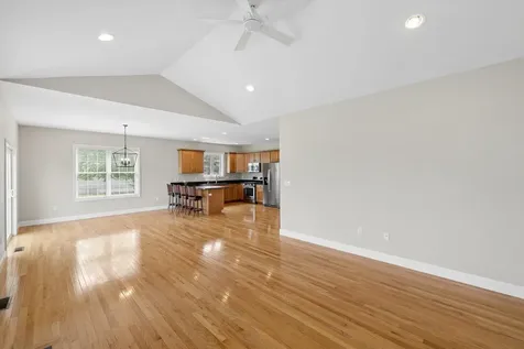 5 Davenport Drive Londonderry NH 03053