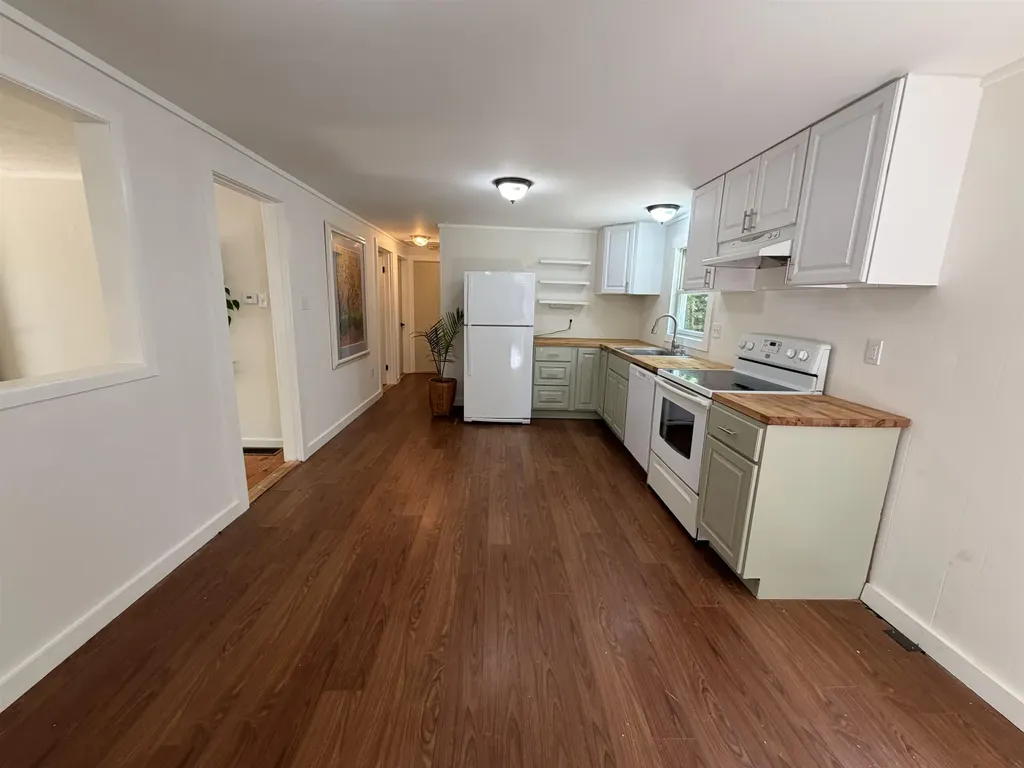 102 Roberts Road Londonderry VT 05148