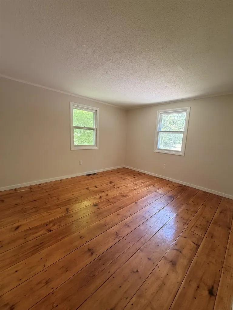 102 Roberts Road Londonderry VT 05148