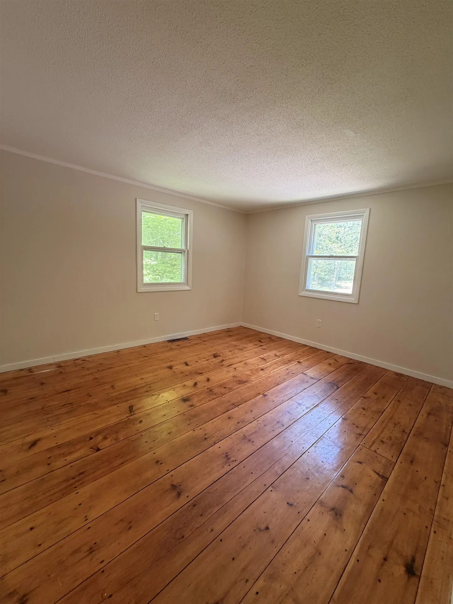 102 Roberts Road Londonderry VT 05148