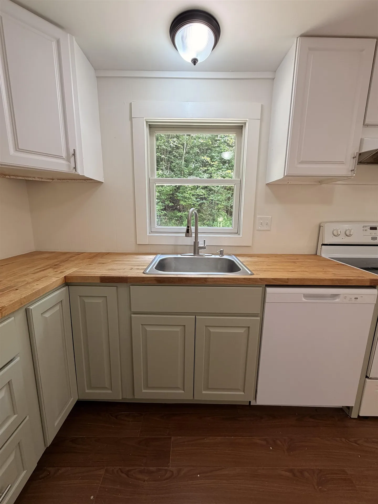102 Roberts Road Londonderry VT 05148