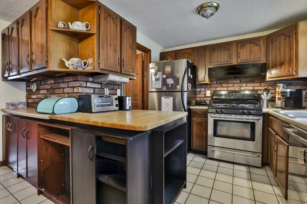 160 West Hollis Street Nashua NH 03060