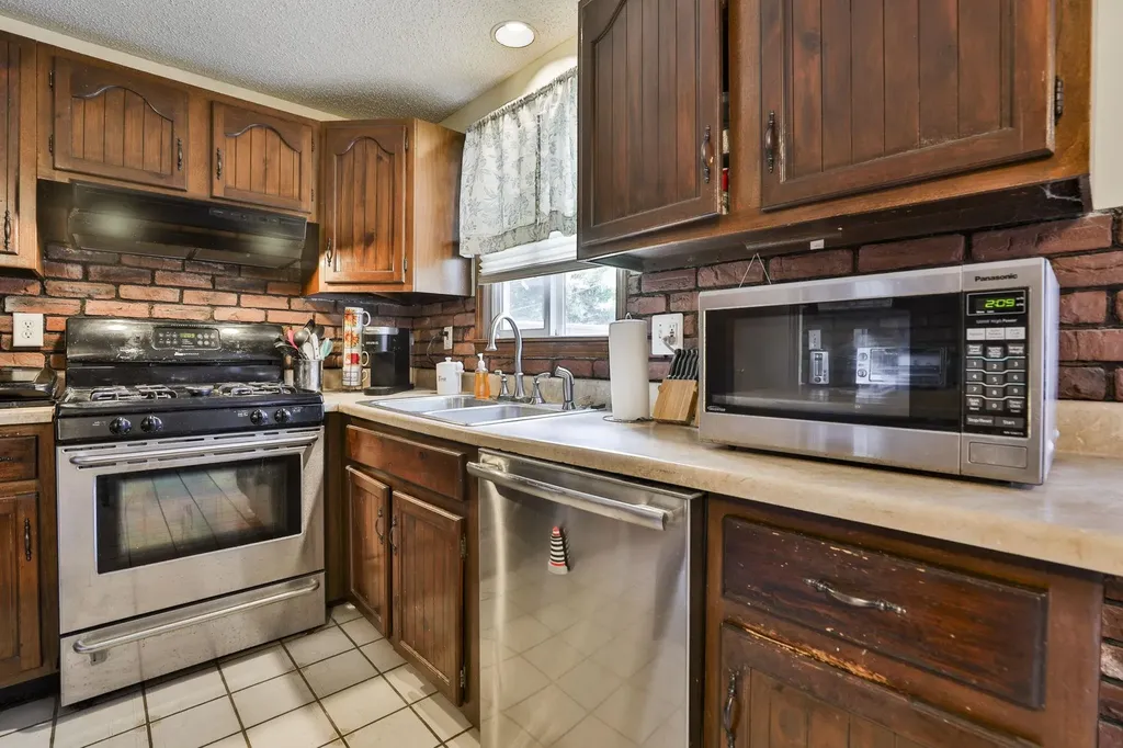 160 West Hollis Street Nashua NH 03060