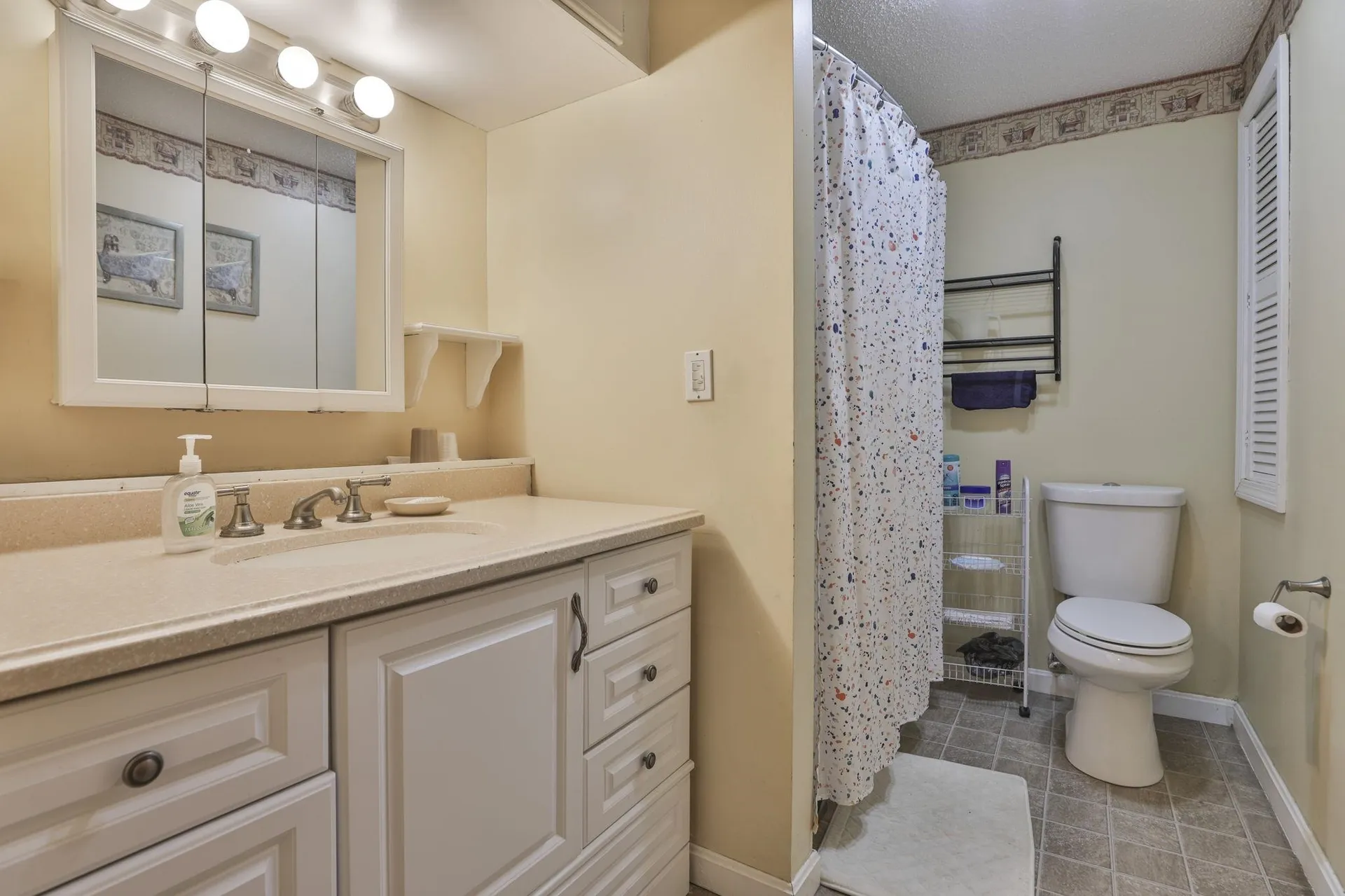 160 West Hollis Street Nashua NH 03060
