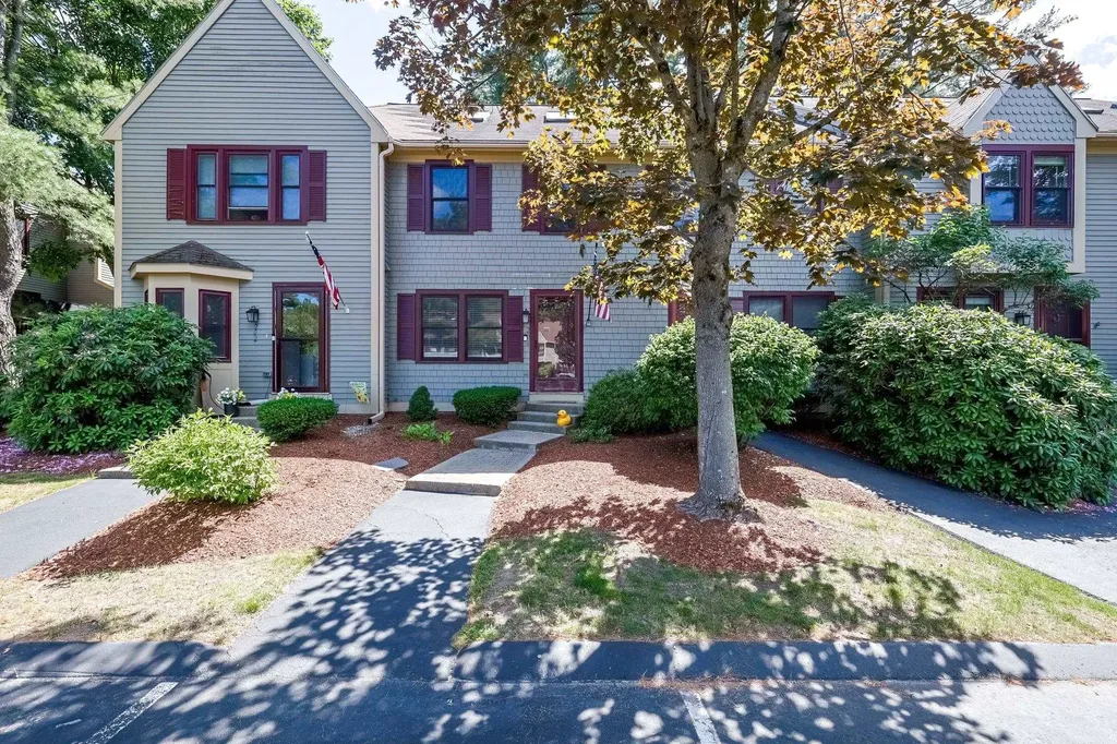 204 Bartemus Trail Nashua NH 03063
