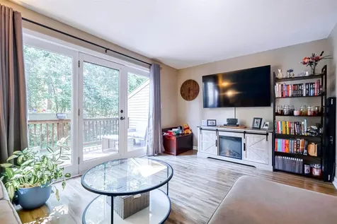 204 Bartemus Trail Nashua NH 03063