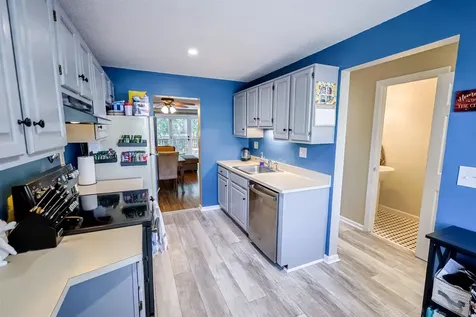 204 Bartemus Trail Nashua NH 03063