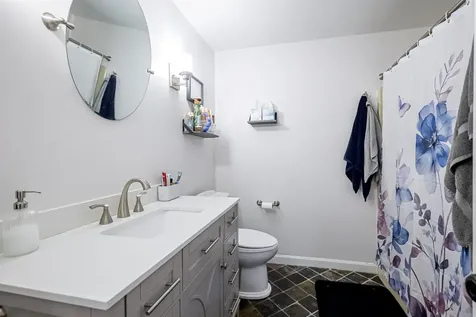 204 Bartemus Trail Nashua NH 03063