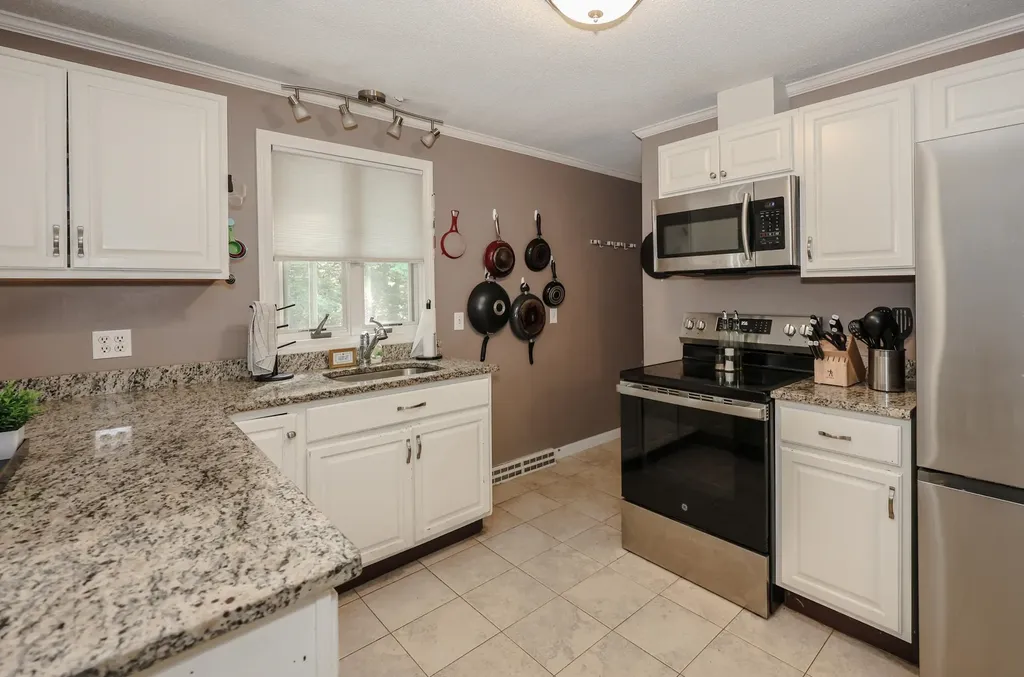 105 Kilrea Road Derry NH 03038