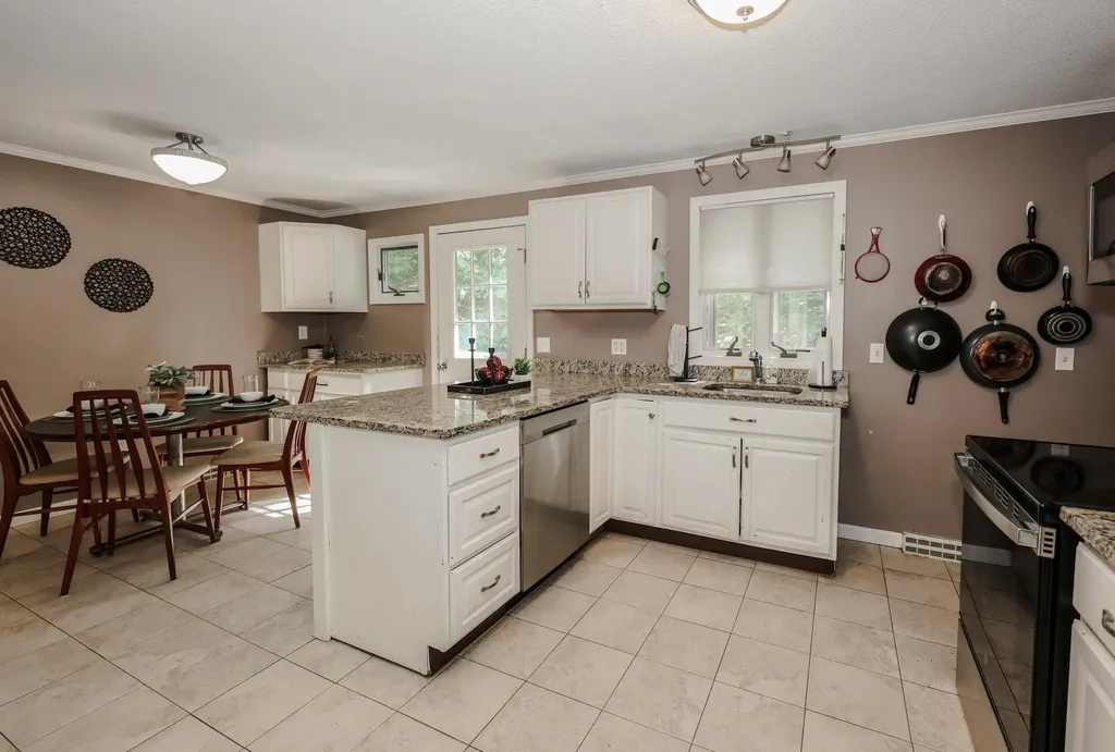 105 Kilrea Road Derry NH 03038