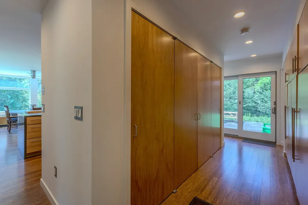 691 Black Bear Road Jamaica VT 05343