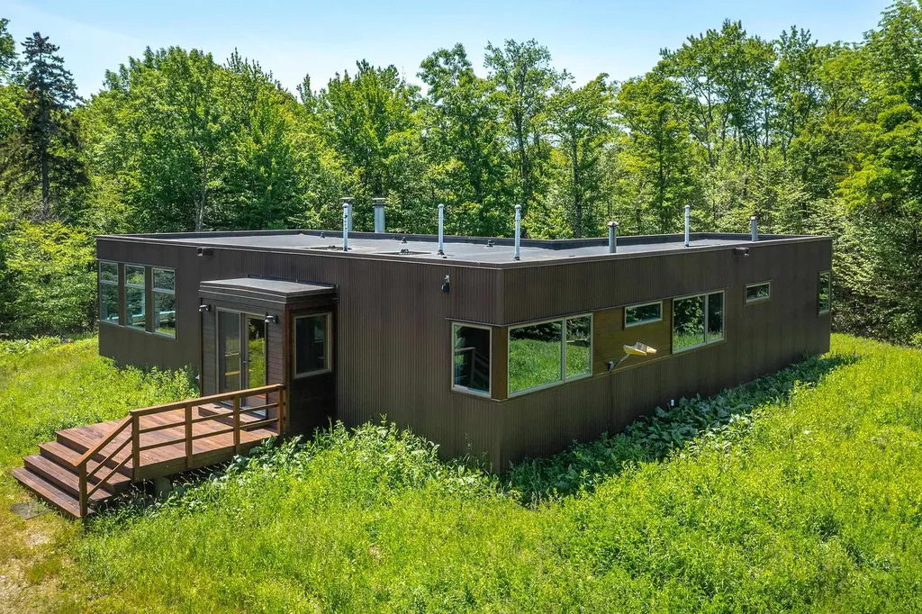 691 Black Bear Road Jamaica VT 05343