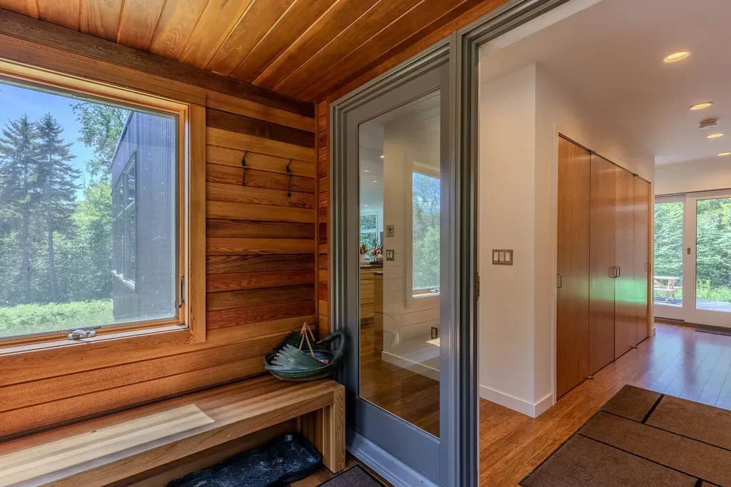 691 Black Bear Road Jamaica VT 05343