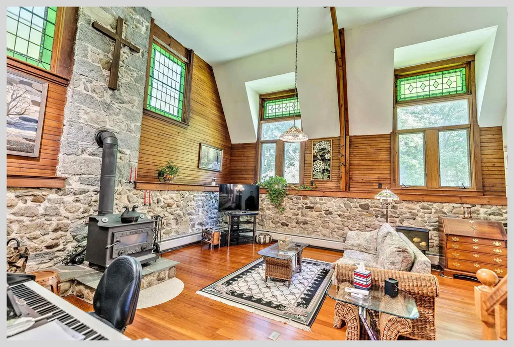 135 Shepard Hill Road Holderness NH 03245
