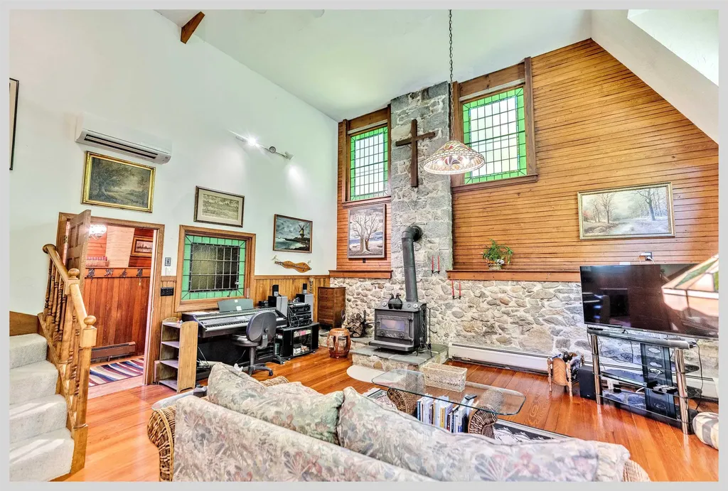 135 Shepard Hill Road Holderness NH 03245