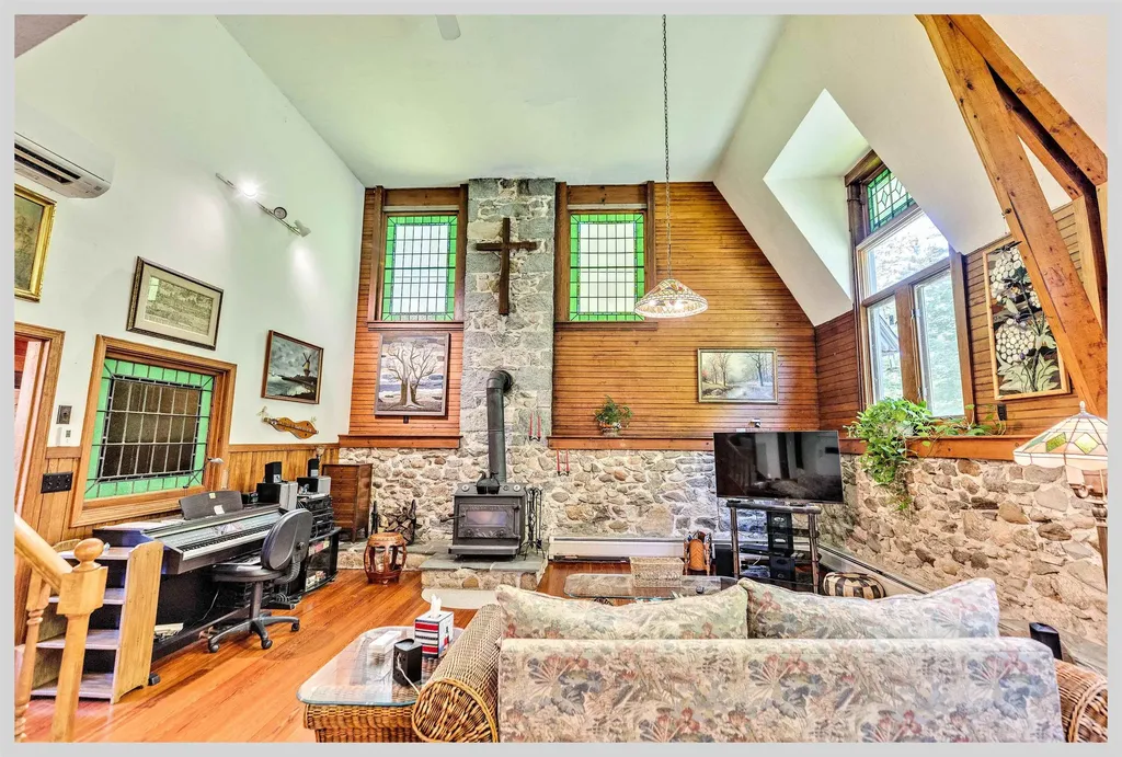 135 Shepard Hill Road Holderness NH 03245