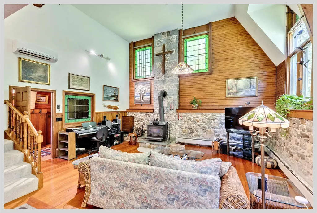 135 Shepard Hill Road Holderness NH 03245