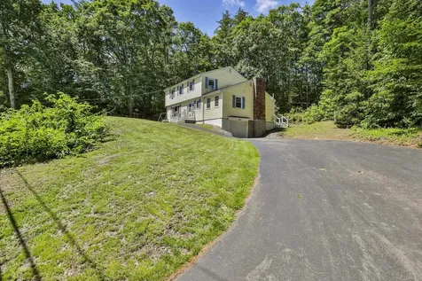 15 Castle Hill Road Pelham NH 03076