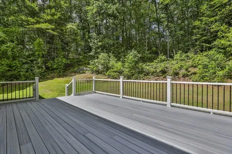 15 Castle Hill Road Pelham NH 03076