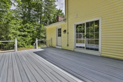 15 Castle Hill Road Pelham NH 03076