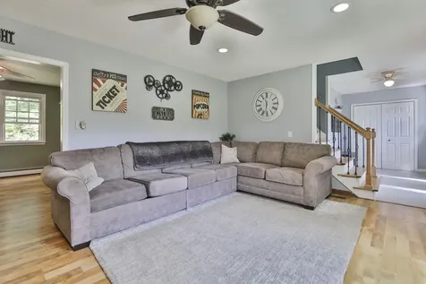 15 Castle Hill Road Pelham NH 03076