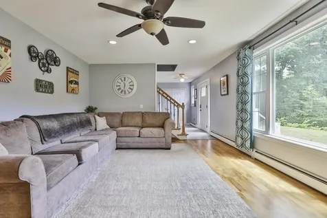 15 Castle Hill Road Pelham NH 03076