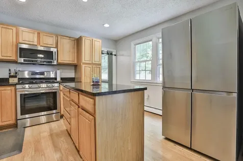 15 Castle Hill Road Pelham NH 03076