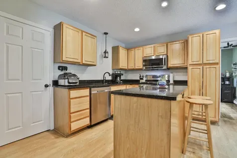 15 Castle Hill Road Pelham NH 03076