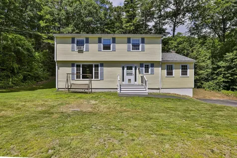 15 Castle Hill Road Pelham NH 03076