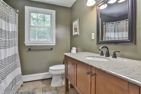 15 Castle Hill Road Pelham NH 03076