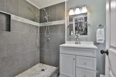15 Castle Hill Road Pelham NH 03076