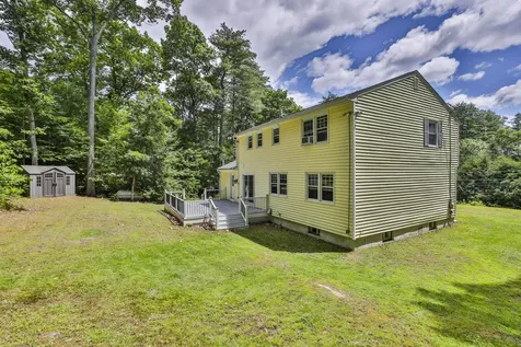 15 Castle Hill Road Pelham NH 03076