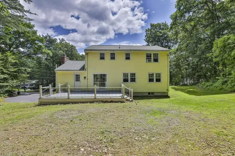 15 Castle Hill Road Pelham NH 03076