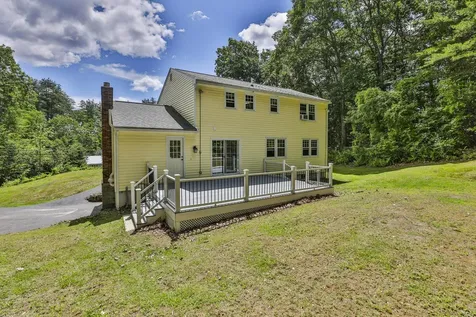 15 Castle Hill Road Pelham NH 03076
