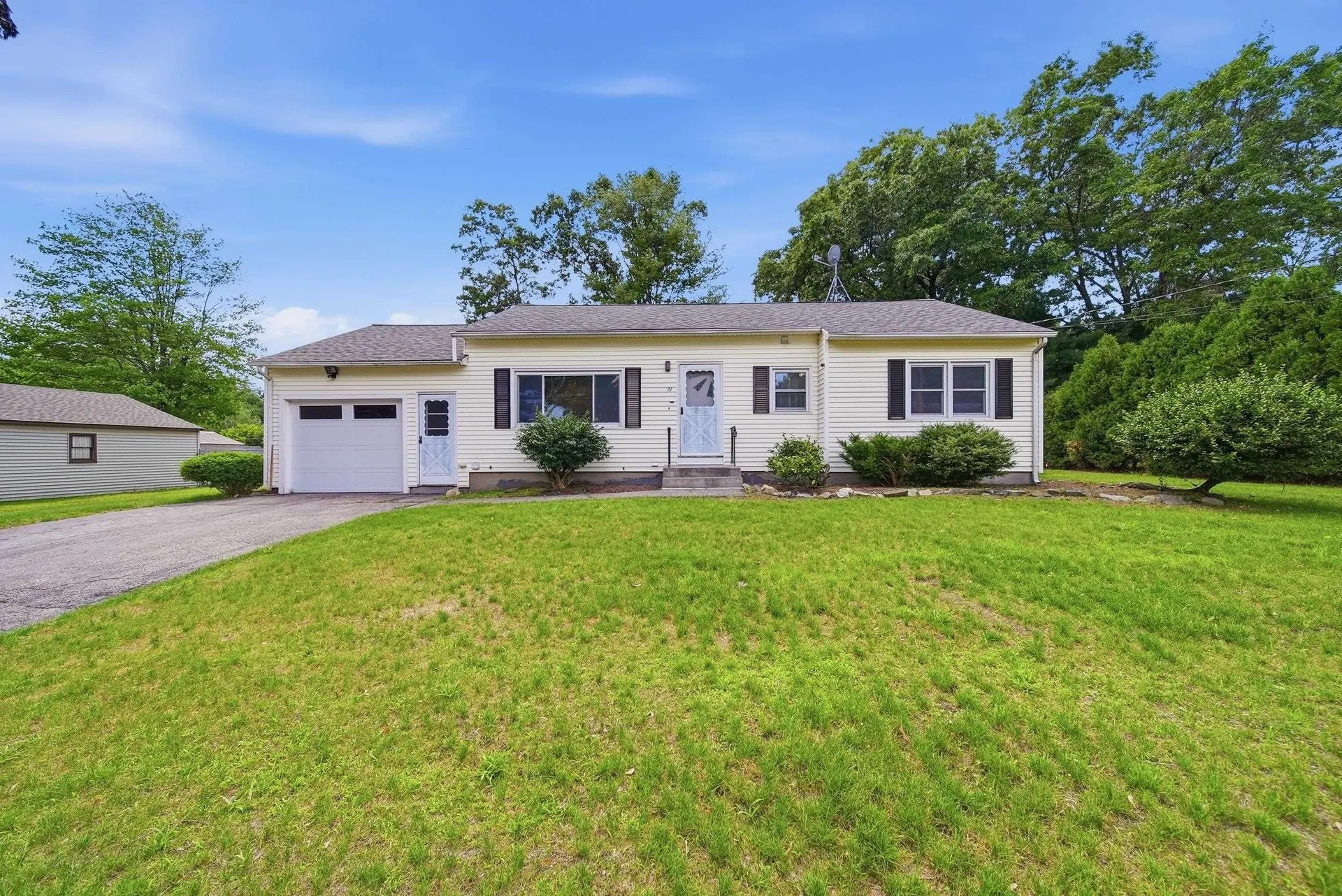 19 Carroll Street Nashua NH 03063
