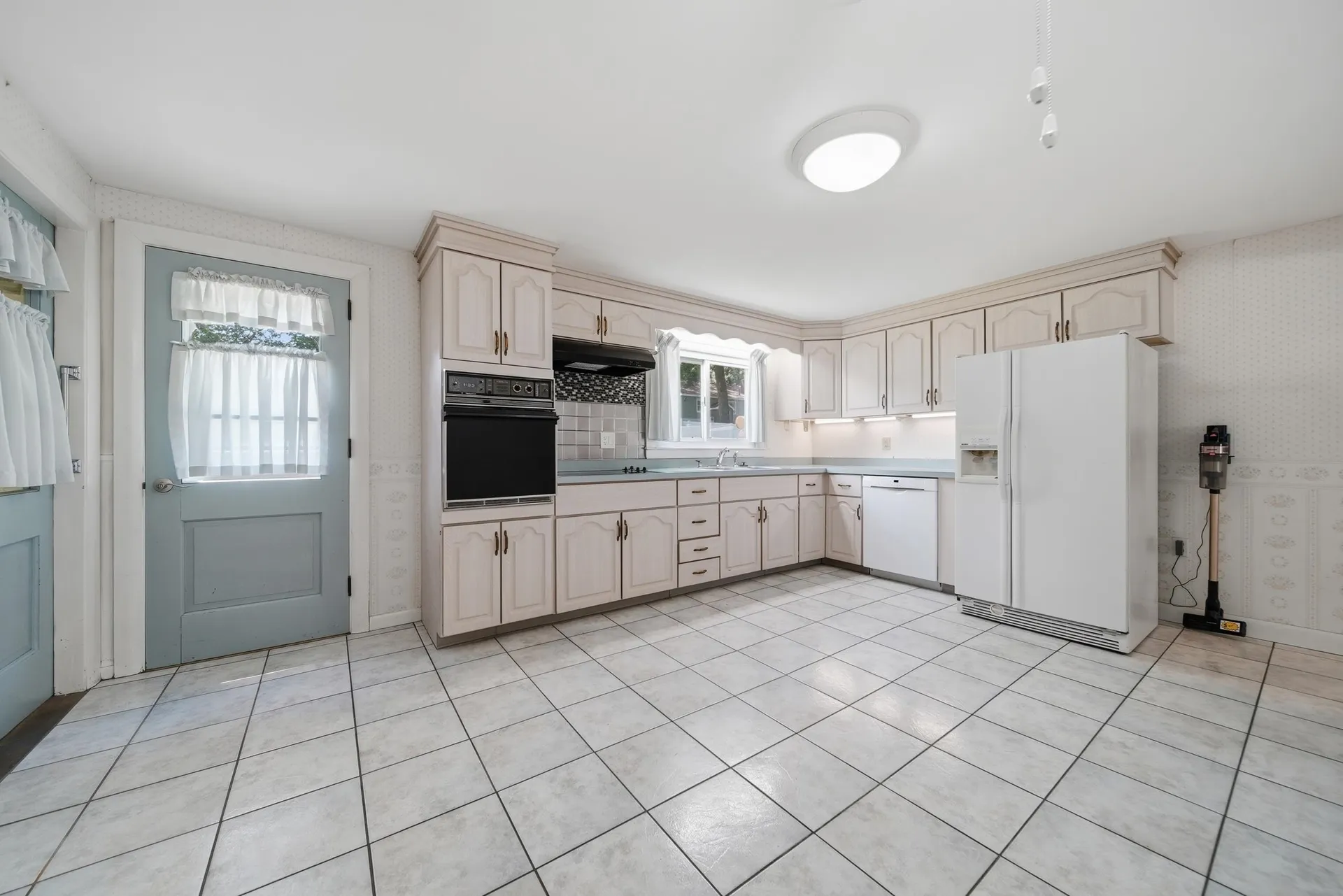 19 Carroll Street Nashua NH 03063