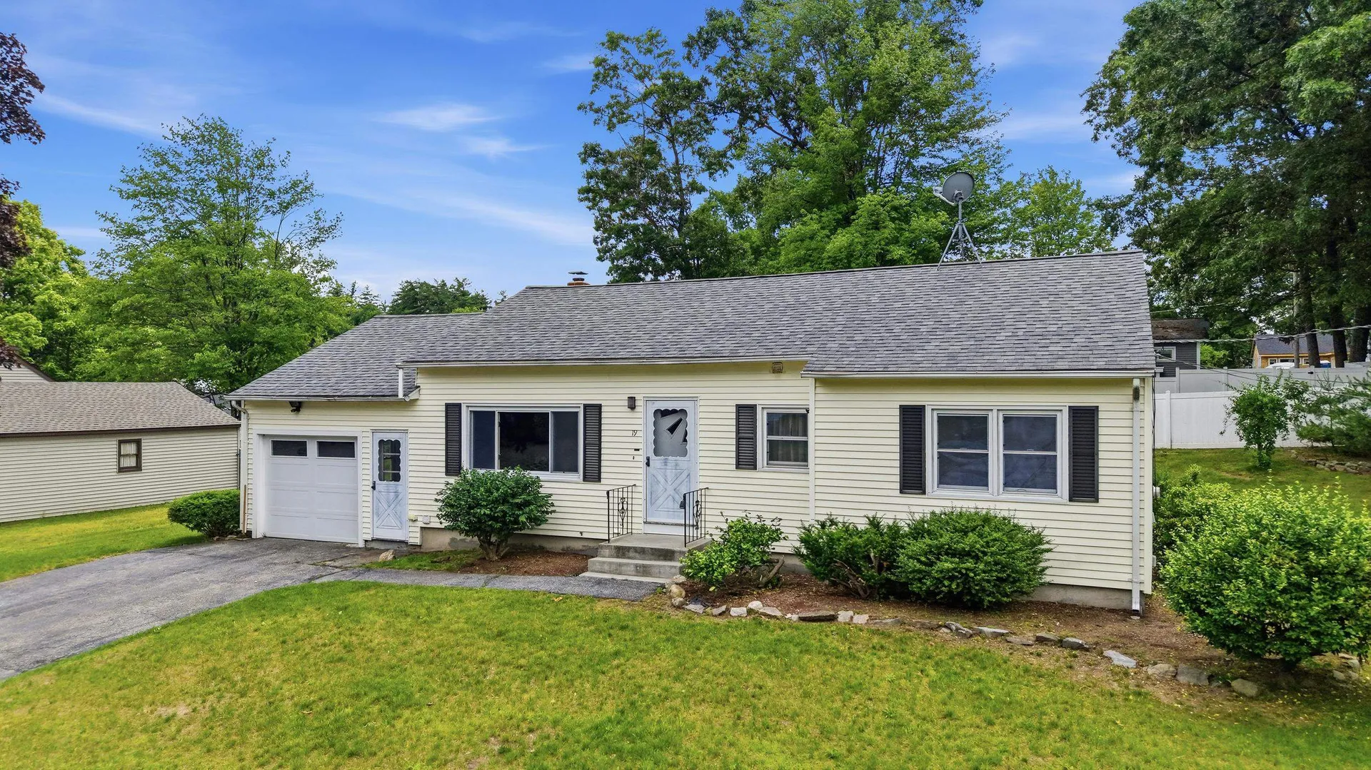 19 Carroll Street Nashua NH 03063