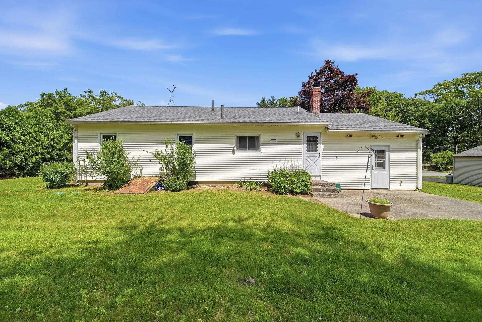 19 Carroll Street Nashua NH 03063