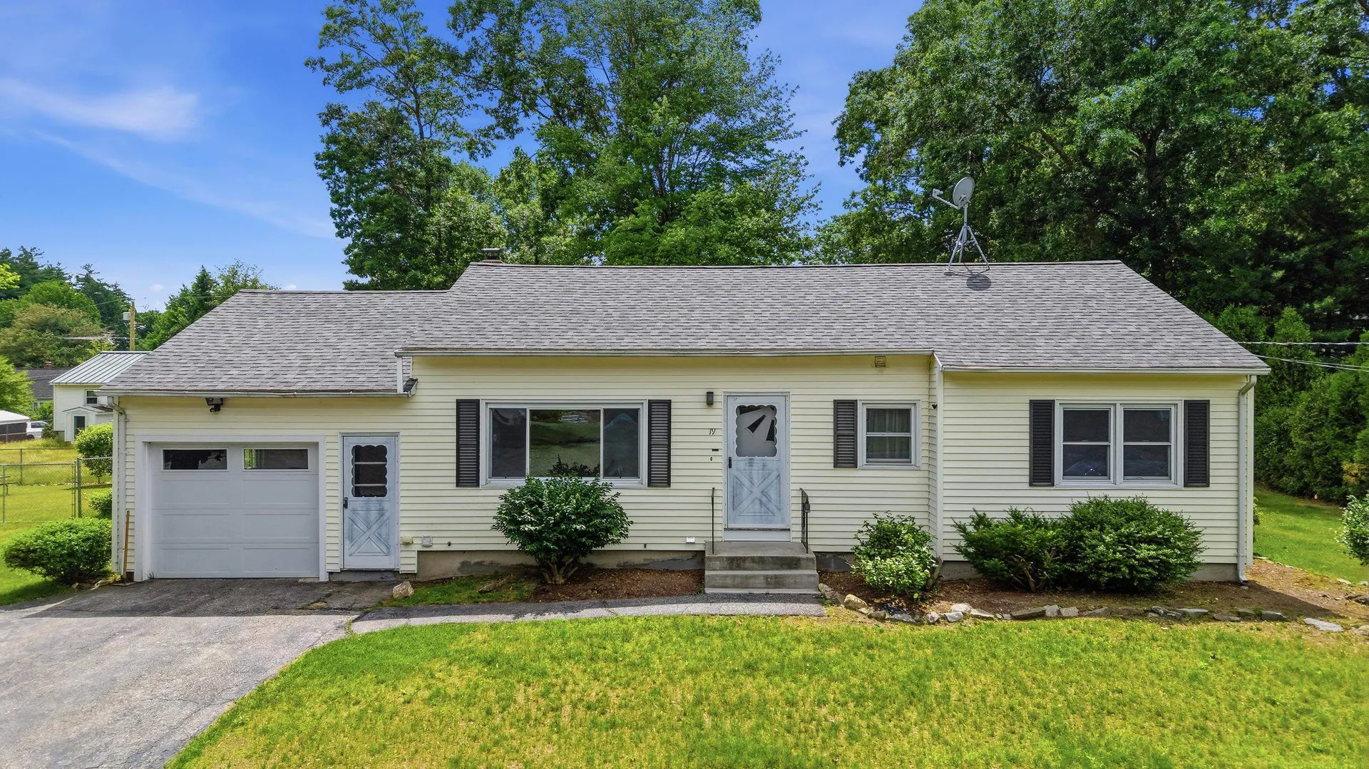 19 Carroll Street Nashua NH 03063