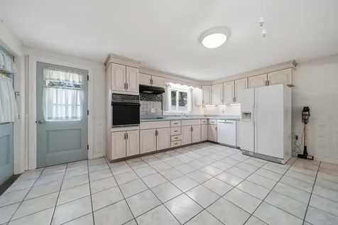 19 Carroll Street Nashua NH 03063