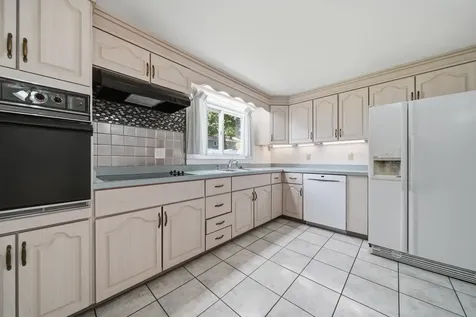 19 Carroll Street Nashua NH 03063