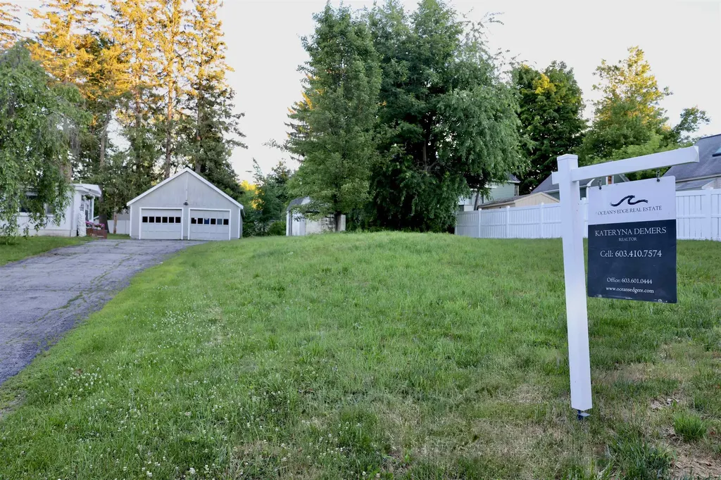 15 Warren Avenue Goffstown NH 03045
