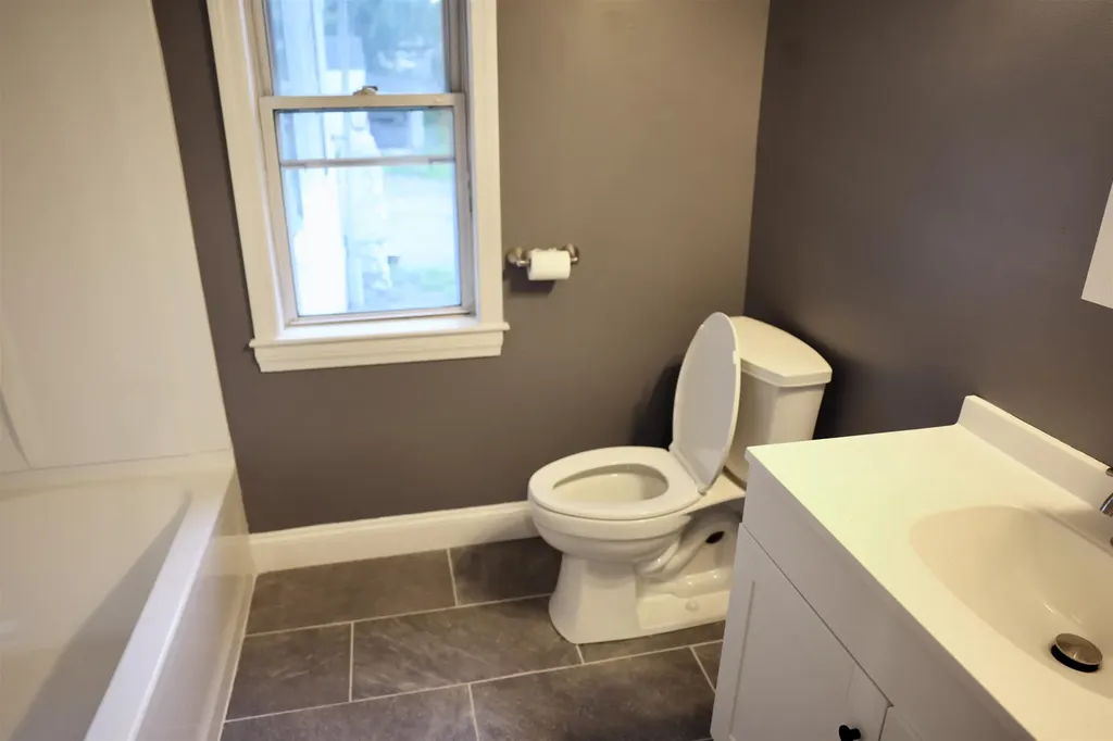15 Warren Avenue Goffstown NH 03045