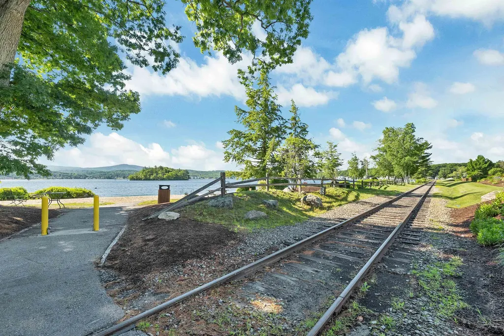 16 Independence Way Laconia NH 03246