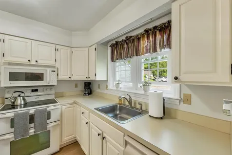 16 Independence Way Laconia NH 03246