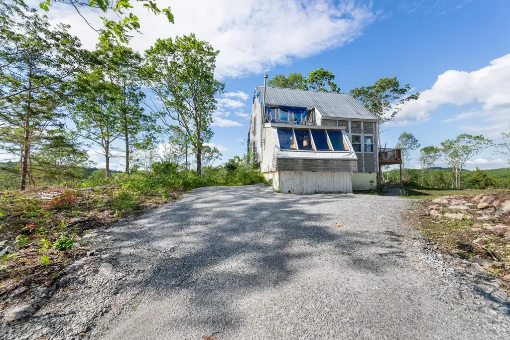 81 Disdam Road Holderness NH 03245