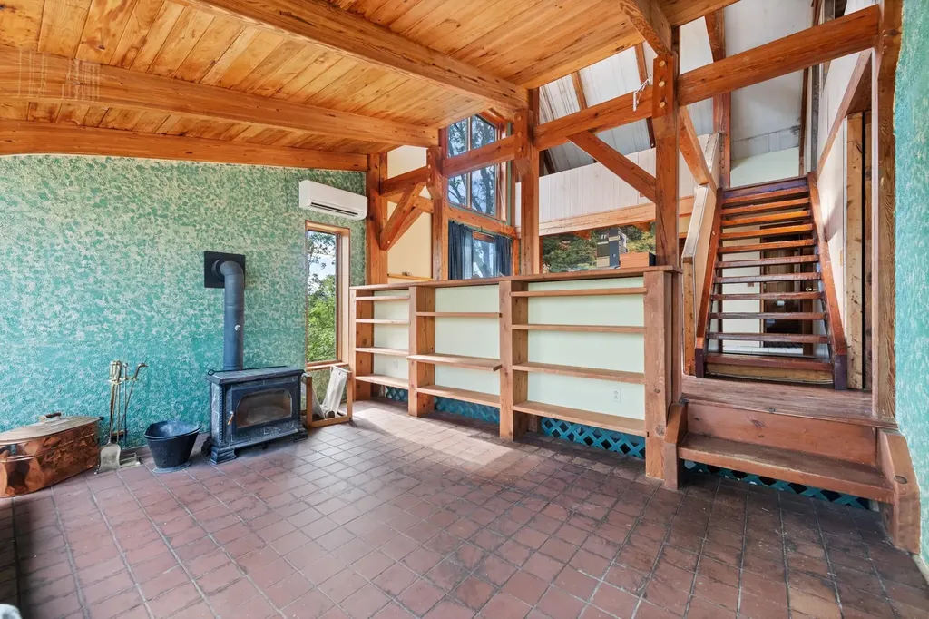 81 Disdam Road Holderness NH 03245