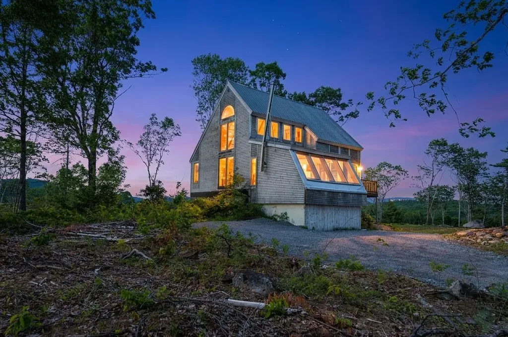 81 Disdam Road Holderness NH 03245