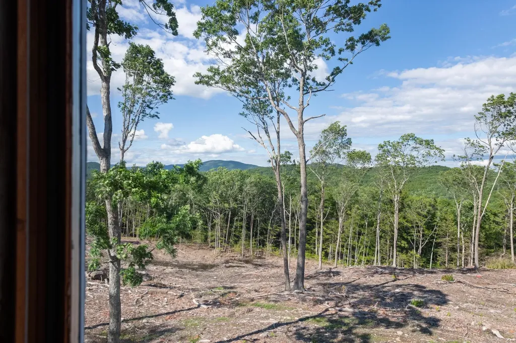 81 Disdam Road Holderness NH 03245