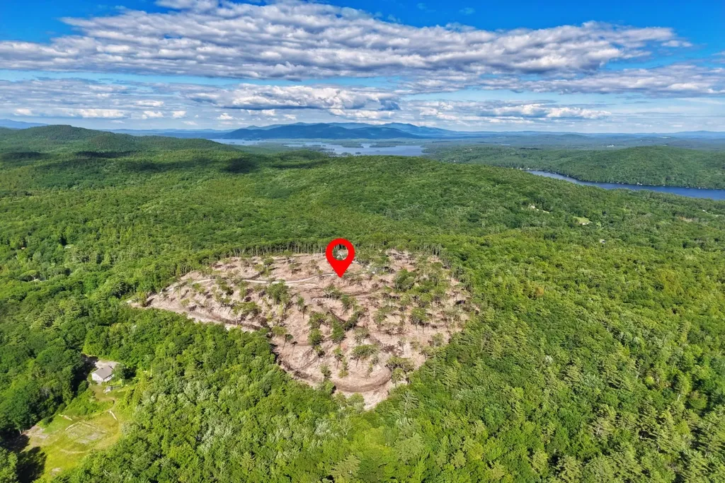 81 Disdam Road Holderness NH 03245